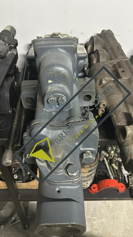 151 685 38 - HYDRAULIC MOTOR