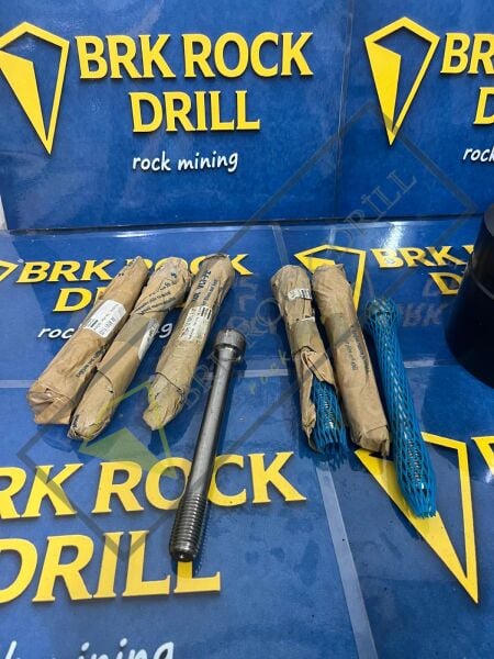 3315105800 - 3315 1058 00 - STUD - ATLAS COPCO