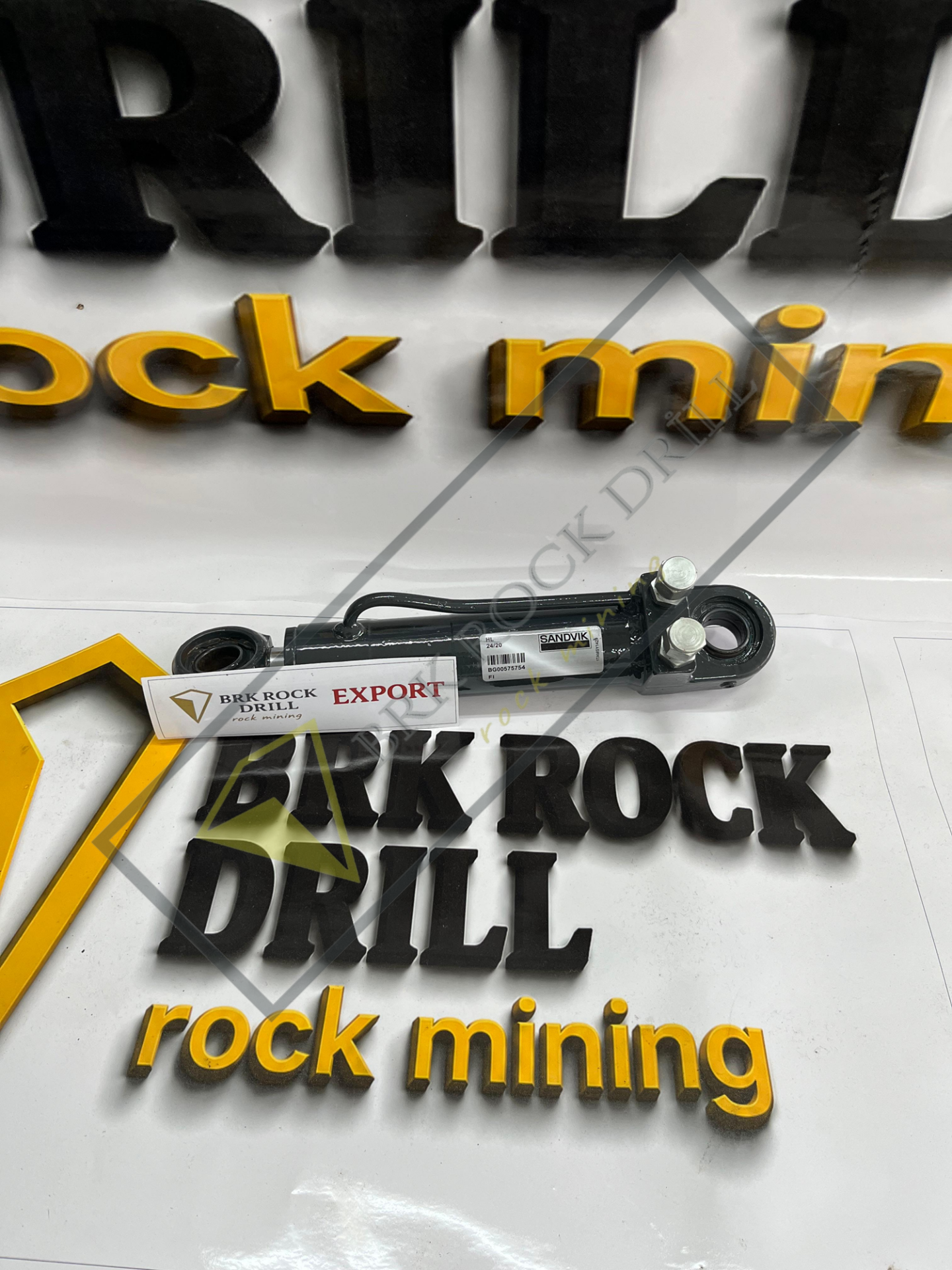 BG00575754 - BG 005 757 54 - CYLINDER - SANDVIK | DX700 - DX800